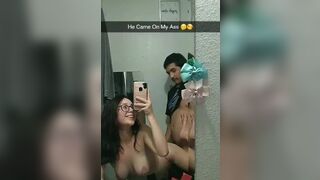 Девушку застукали за игрой с парнем в Snapchat, и ее трахнул папочка порно